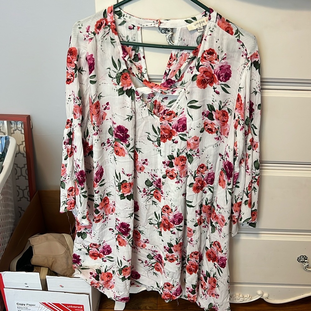 Cute flowy dress!